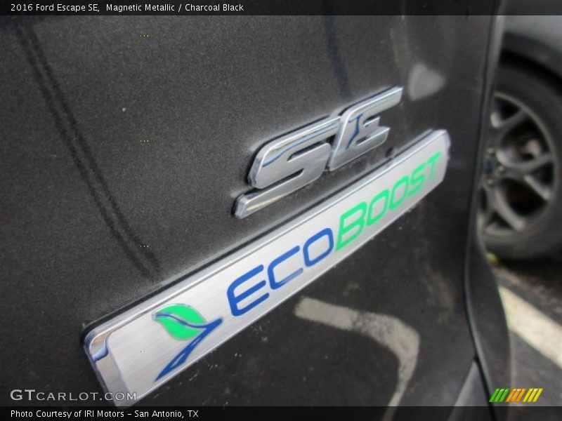 Magnetic Metallic / Charcoal Black 2016 Ford Escape SE