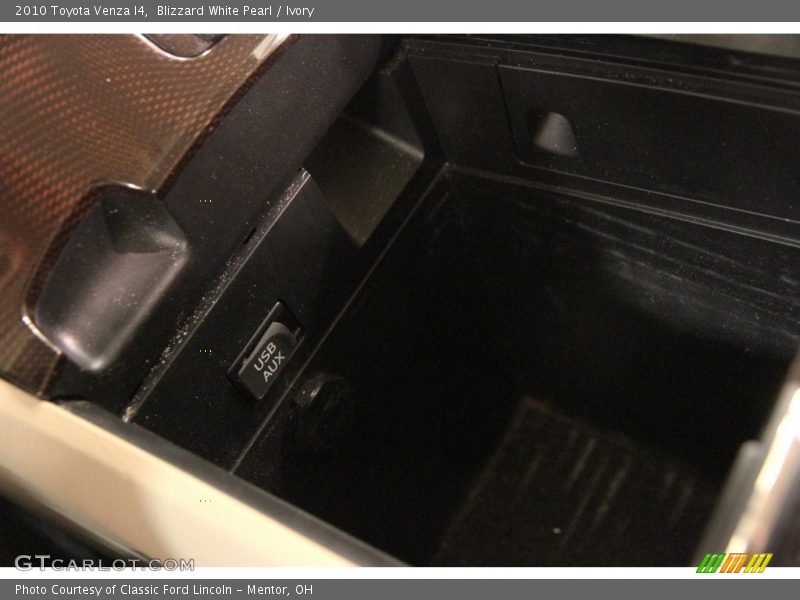 Blizzard White Pearl / Ivory 2010 Toyota Venza I4