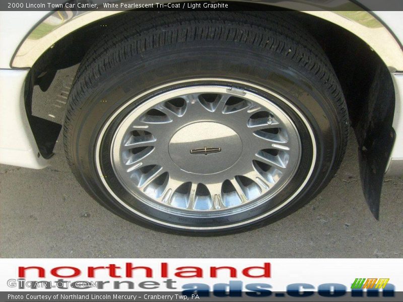 White Pearlescent Tri-Coat / Light Graphite 2000 Lincoln Town Car Cartier