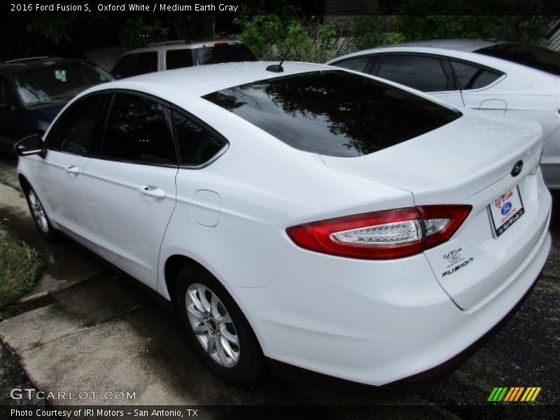 Oxford White / Medium Earth Gray 2016 Ford Fusion S