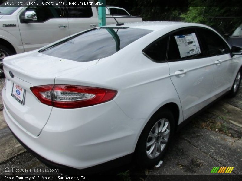 Oxford White / Medium Earth Gray 2016 Ford Fusion S