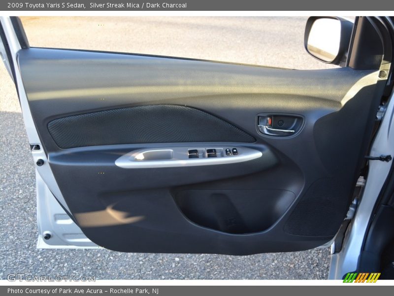 Silver Streak Mica / Dark Charcoal 2009 Toyota Yaris S Sedan
