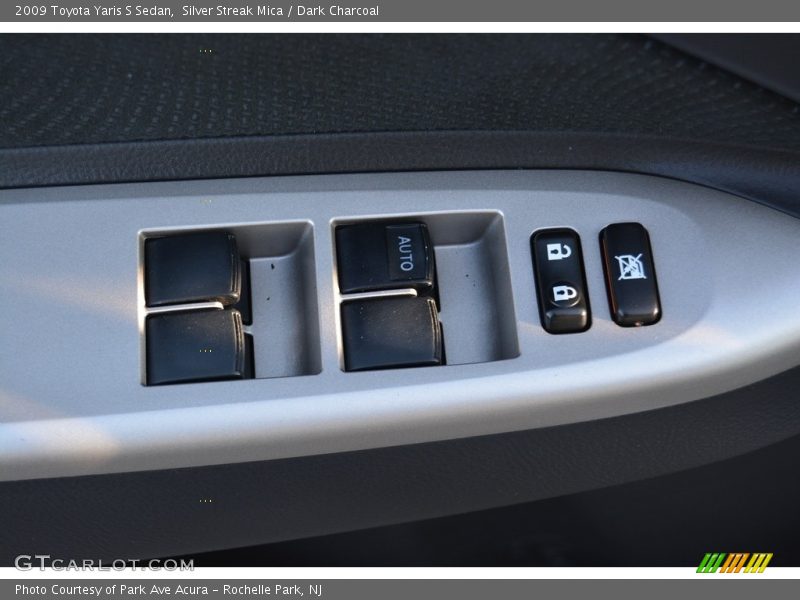 Silver Streak Mica / Dark Charcoal 2009 Toyota Yaris S Sedan