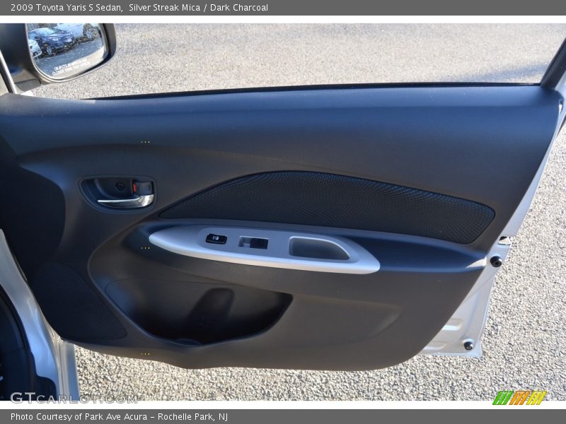 Silver Streak Mica / Dark Charcoal 2009 Toyota Yaris S Sedan