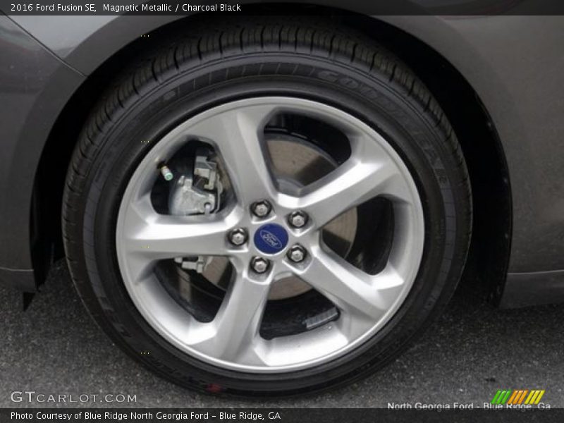 Magnetic Metallic / Charcoal Black 2016 Ford Fusion SE