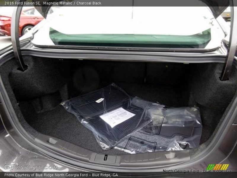 Magnetic Metallic / Charcoal Black 2016 Ford Fusion SE