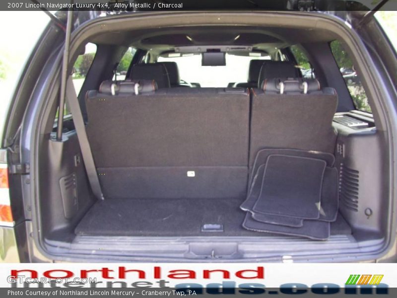 Alloy Metallic / Charcoal 2007 Lincoln Navigator Luxury 4x4