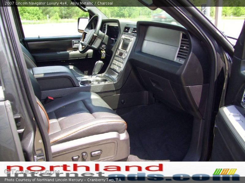Alloy Metallic / Charcoal 2007 Lincoln Navigator Luxury 4x4