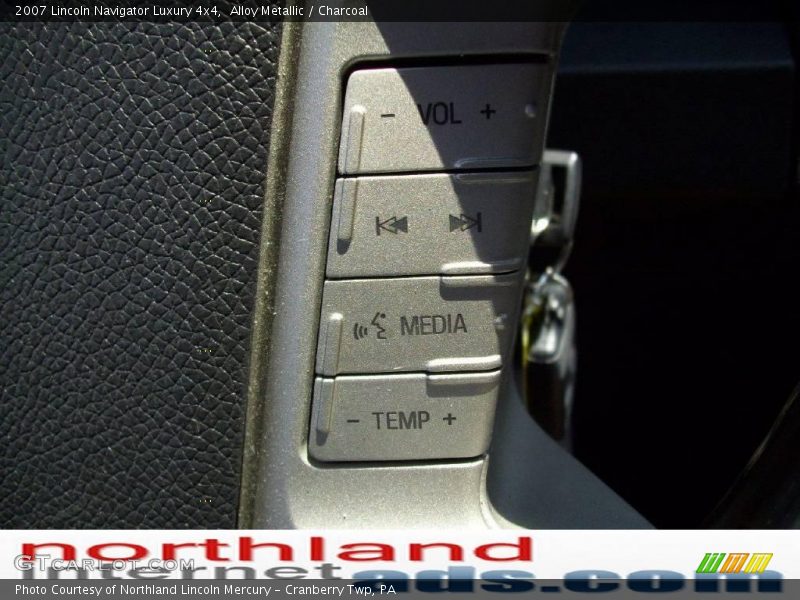 Alloy Metallic / Charcoal 2007 Lincoln Navigator Luxury 4x4
