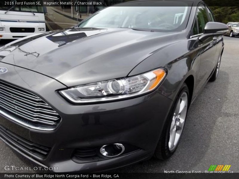 Magnetic Metallic / Charcoal Black 2016 Ford Fusion SE