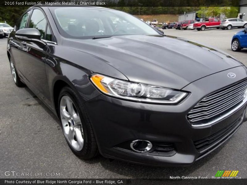 Magnetic Metallic / Charcoal Black 2016 Ford Fusion SE