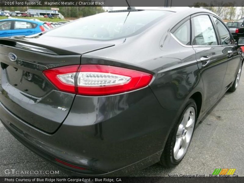 Magnetic Metallic / Charcoal Black 2016 Ford Fusion SE
