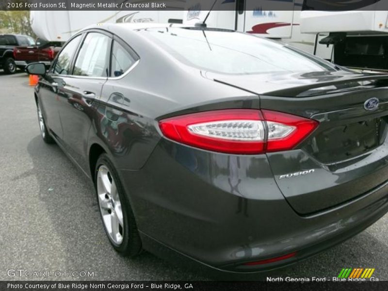 Magnetic Metallic / Charcoal Black 2016 Ford Fusion SE