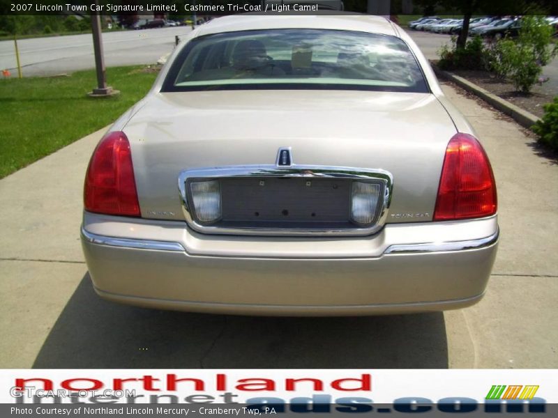 Cashmere Tri-Coat / Light Camel 2007 Lincoln Town Car Signature Limited
