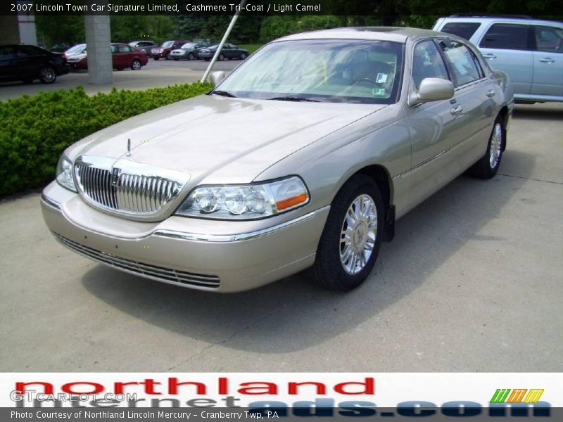 Cashmere Tri-Coat / Light Camel 2007 Lincoln Town Car Signature Limited