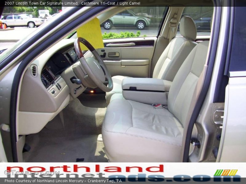 Cashmere Tri-Coat / Light Camel 2007 Lincoln Town Car Signature Limited