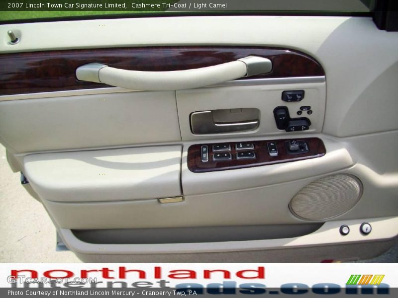 Cashmere Tri-Coat / Light Camel 2007 Lincoln Town Car Signature Limited