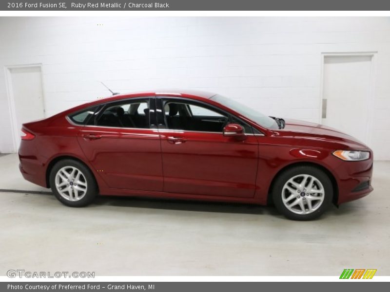 Ruby Red Metallic / Charcoal Black 2016 Ford Fusion SE