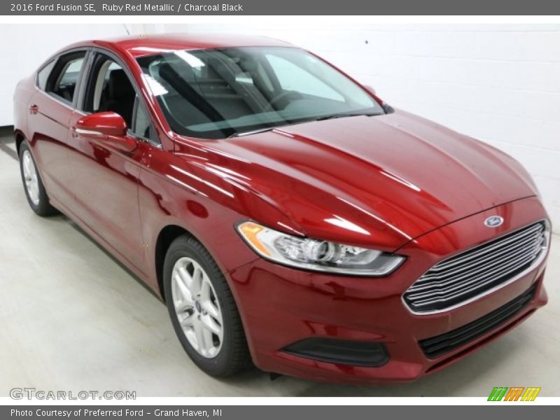 Ruby Red Metallic / Charcoal Black 2016 Ford Fusion SE