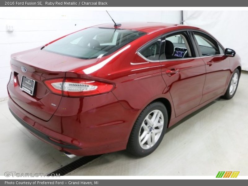 Ruby Red Metallic / Charcoal Black 2016 Ford Fusion SE