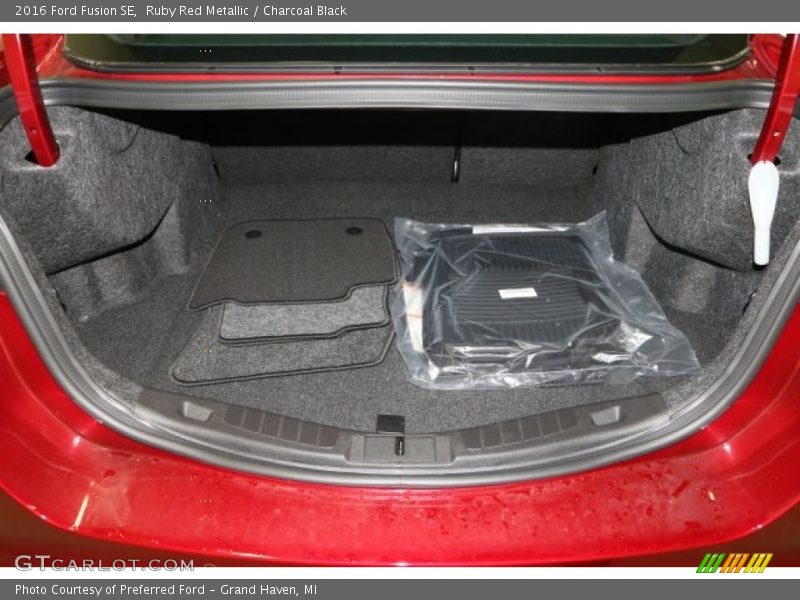 Ruby Red Metallic / Charcoal Black 2016 Ford Fusion SE