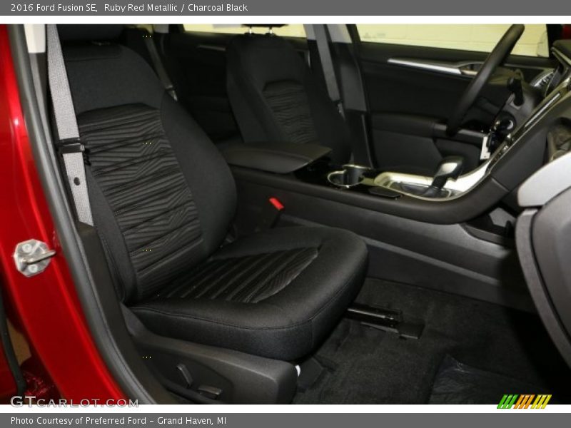 Ruby Red Metallic / Charcoal Black 2016 Ford Fusion SE