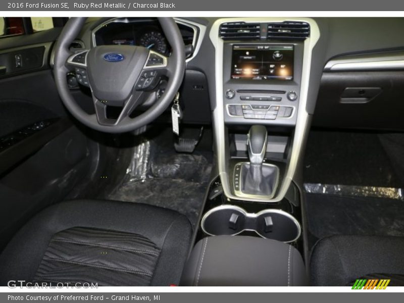 Ruby Red Metallic / Charcoal Black 2016 Ford Fusion SE