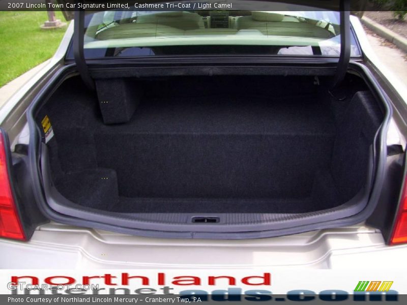 Cashmere Tri-Coat / Light Camel 2007 Lincoln Town Car Signature Limited