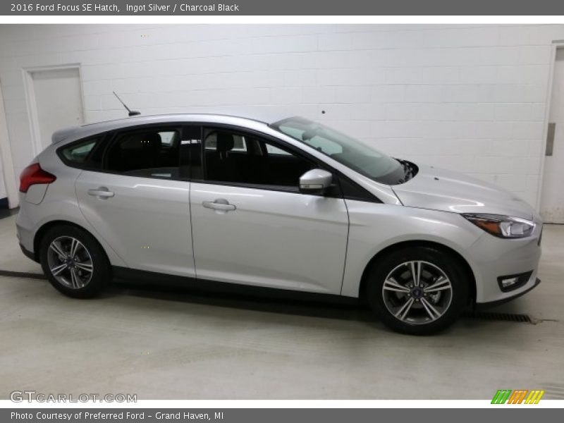 Ingot Silver / Charcoal Black 2016 Ford Focus SE Hatch