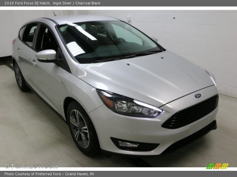 Front 3/4 View of 2016 Focus SE Hatch
