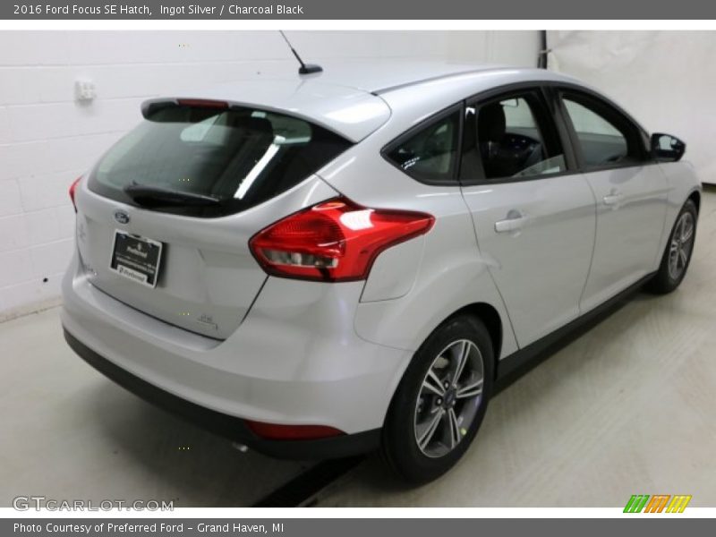 Ingot Silver / Charcoal Black 2016 Ford Focus SE Hatch