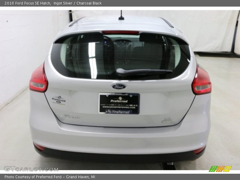 Ingot Silver / Charcoal Black 2016 Ford Focus SE Hatch