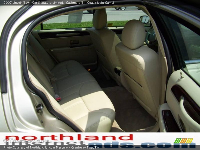 Cashmere Tri-Coat / Light Camel 2007 Lincoln Town Car Signature Limited