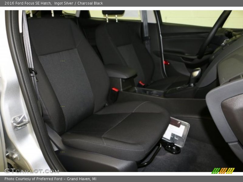 Ingot Silver / Charcoal Black 2016 Ford Focus SE Hatch