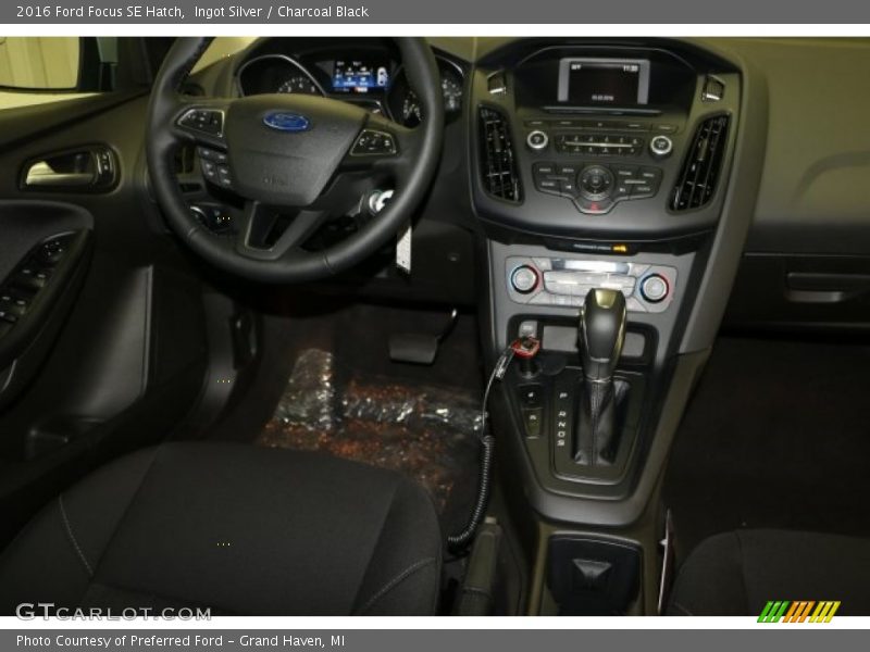 Ingot Silver / Charcoal Black 2016 Ford Focus SE Hatch