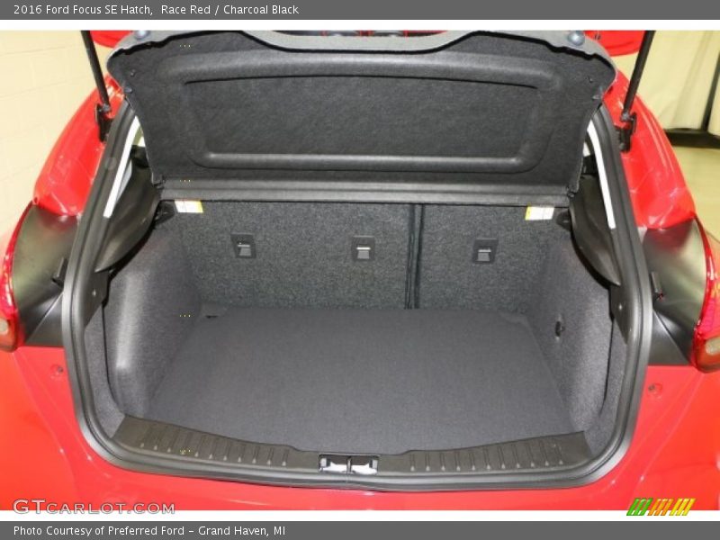 Race Red / Charcoal Black 2016 Ford Focus SE Hatch