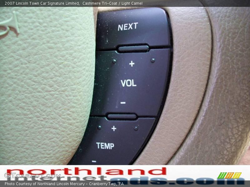 Cashmere Tri-Coat / Light Camel 2007 Lincoln Town Car Signature Limited