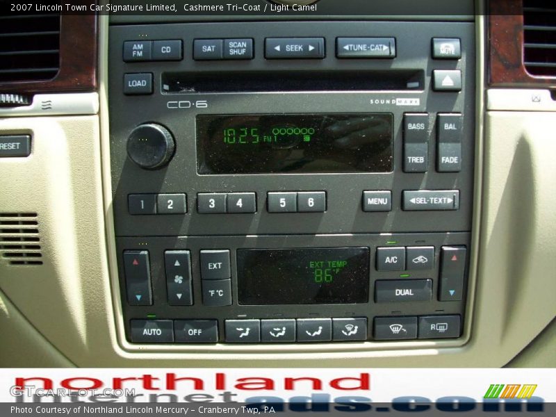 Cashmere Tri-Coat / Light Camel 2007 Lincoln Town Car Signature Limited