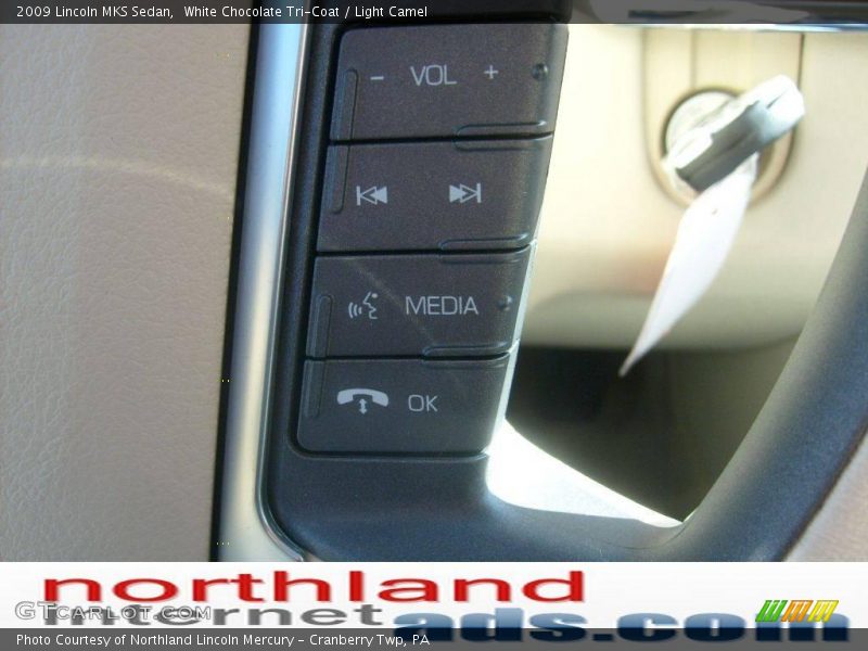 White Chocolate Tri-Coat / Light Camel 2009 Lincoln MKS Sedan
