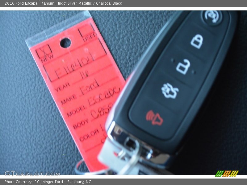 Ingot Silver Metallic / Charcoal Black 2016 Ford Escape Titanium