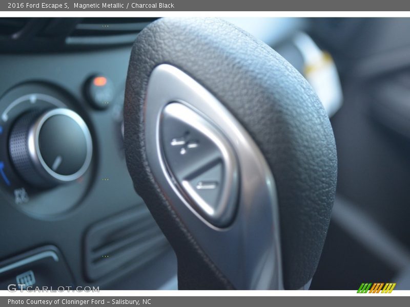 Magnetic Metallic / Charcoal Black 2016 Ford Escape S