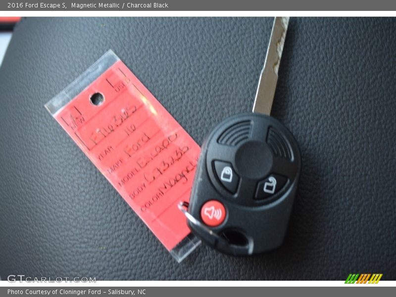 Magnetic Metallic / Charcoal Black 2016 Ford Escape S