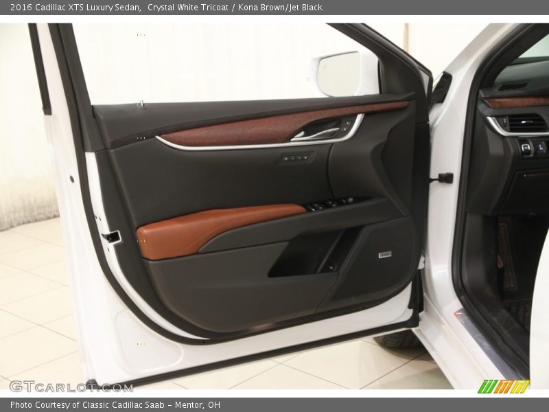 Door Panel of 2016 XTS Luxury Sedan