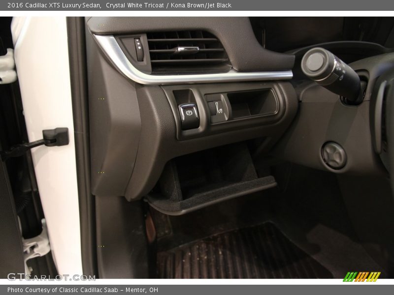Crystal White Tricoat / Kona Brown/Jet Black 2016 Cadillac XTS Luxury Sedan