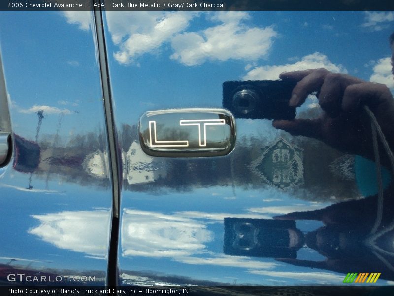 Dark Blue Metallic / Gray/Dark Charcoal 2006 Chevrolet Avalanche LT 4x4