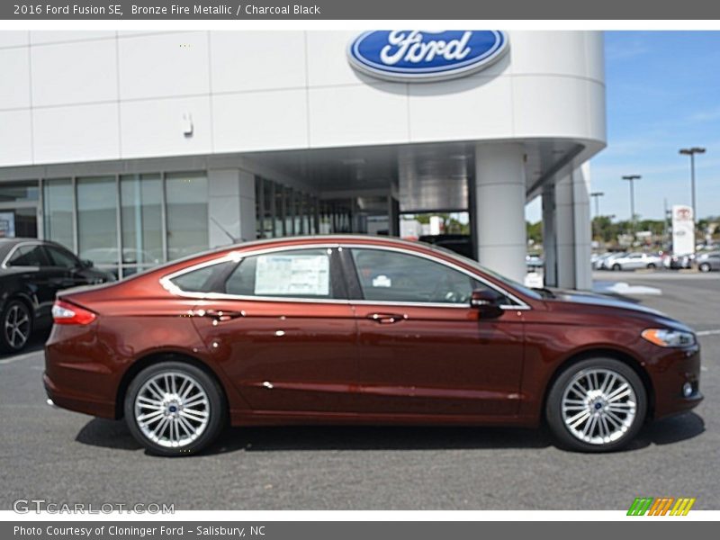 Bronze Fire Metallic / Charcoal Black 2016 Ford Fusion SE