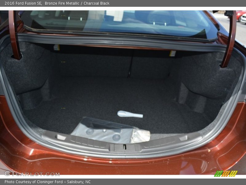 Bronze Fire Metallic / Charcoal Black 2016 Ford Fusion SE