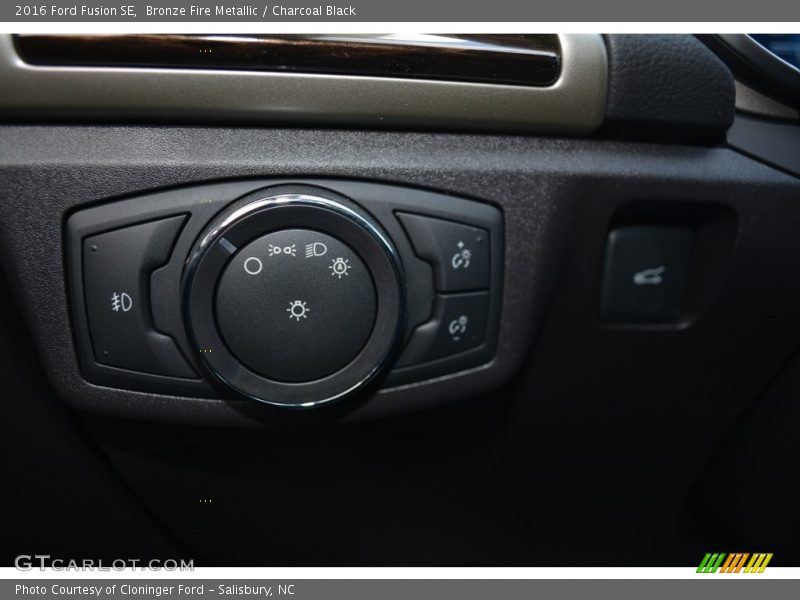 Bronze Fire Metallic / Charcoal Black 2016 Ford Fusion SE