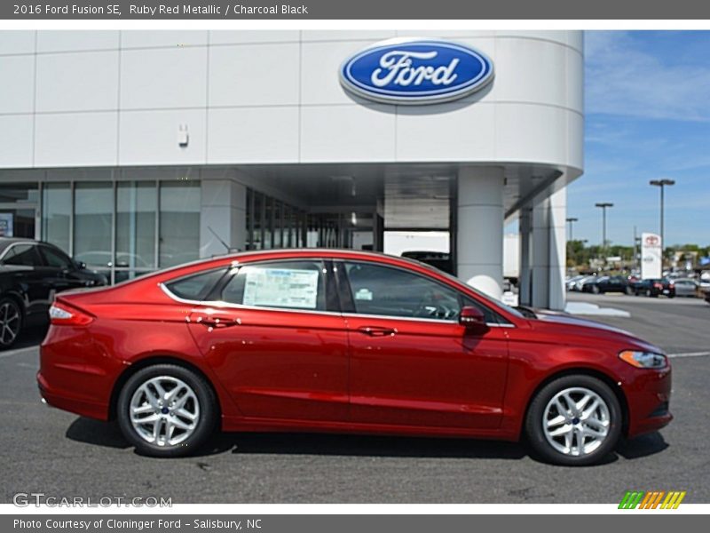 Ruby Red Metallic / Charcoal Black 2016 Ford Fusion SE