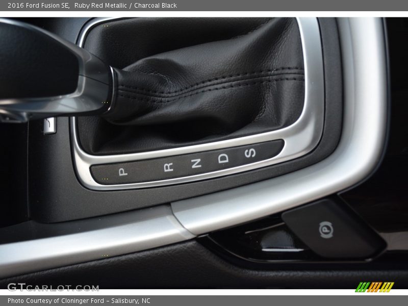 Ruby Red Metallic / Charcoal Black 2016 Ford Fusion SE